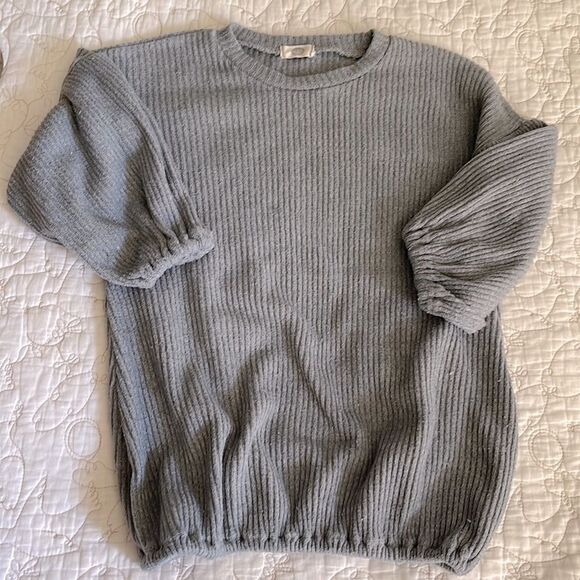 Girls Winter Outfit Size 4/ 5 Gray Puff Sleeve Sweater with Skinny Jeggings - Picture 2 of 4